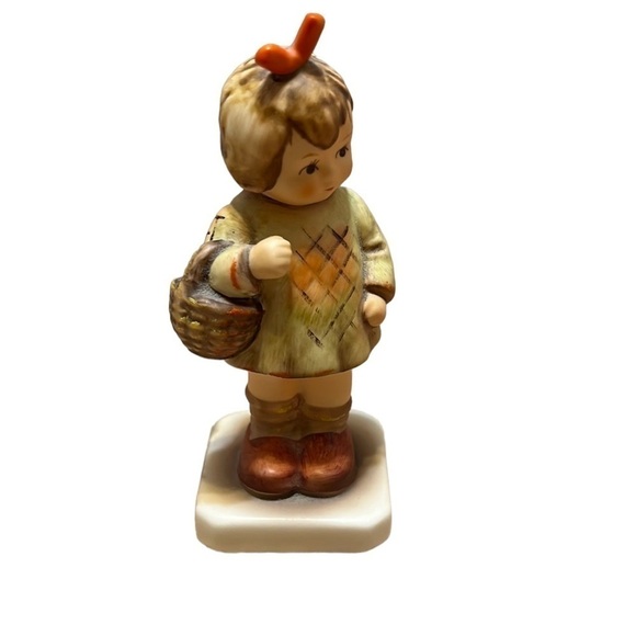 Gobble Hummel Collectors Club “I brought you a gift” Figurine - Picture 1 of 9